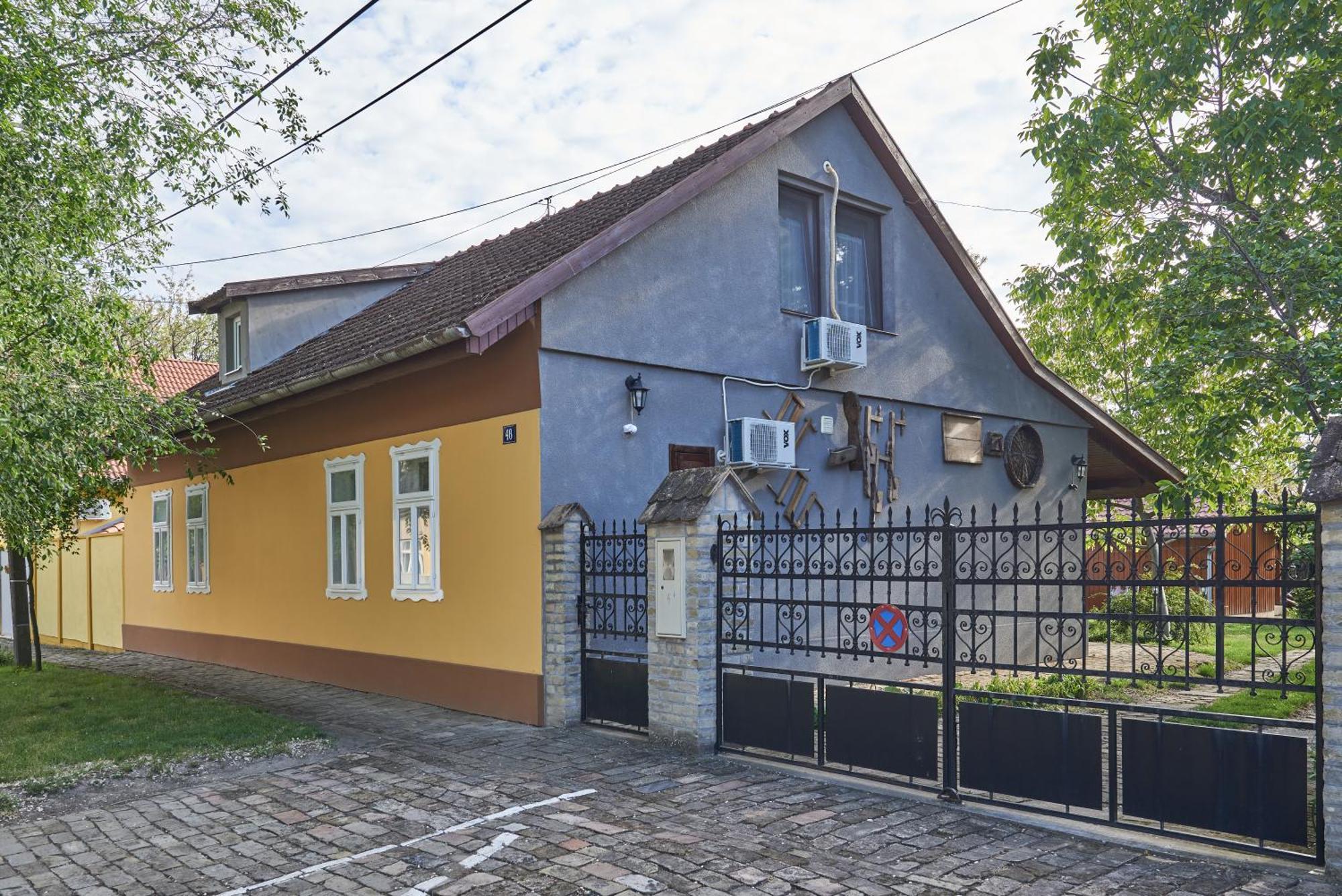 Ana Guesthouse Senta Exterior foto