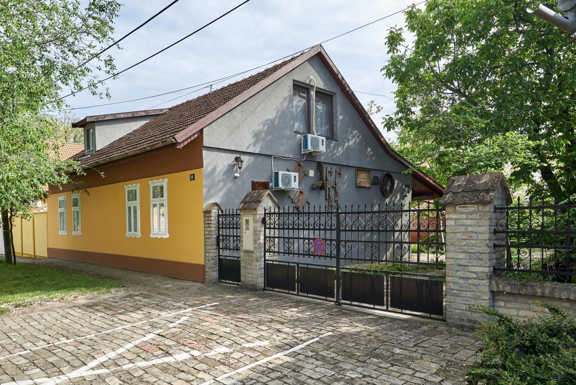 Ana Guesthouse Senta Exterior foto