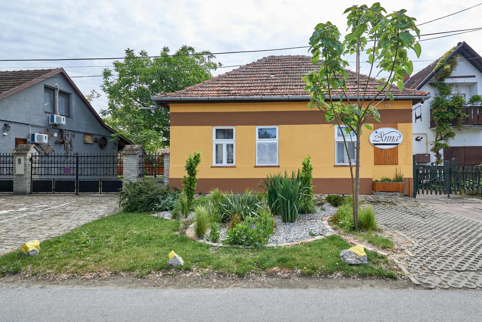 Ana Guesthouse Senta Exterior foto