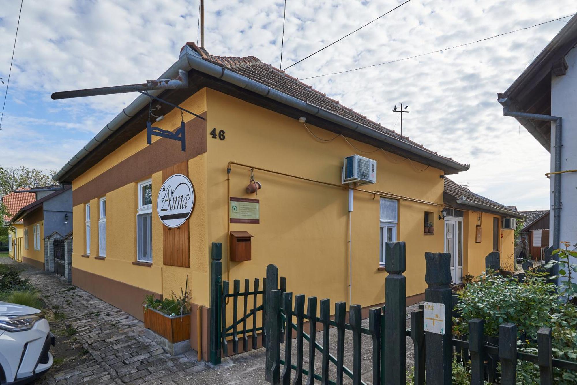 Ana Guesthouse Senta Exterior foto